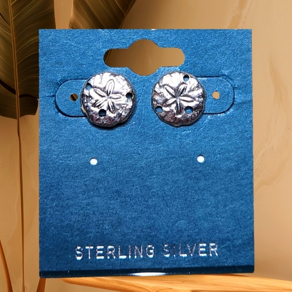 NWT Sterling Silver Sand Dollar Post Earrings - Picture 1 of 4